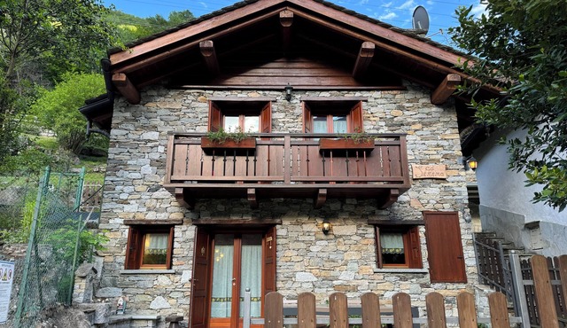 Romantic and panoramic chalet in Valchiavenna- 8 min from Chiavenna