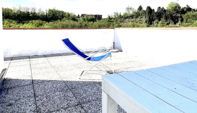Romantic Italian apartment w/big terrace- 5 min from the lake !