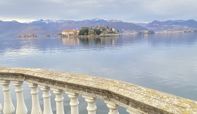 Romantic Lake View Suite in the center of Stresa