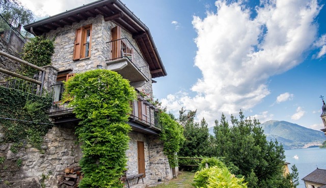 Romantic Private Lake Como Cottage with breathtaking 180-degree lake view