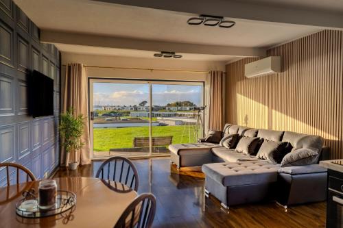Romantic Seaside Chalet Retreat Solent Breezes