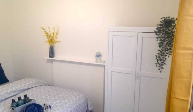 Room 4 - Double bed - 2nd floor - Wifi and is a 2 min walk from Iver station