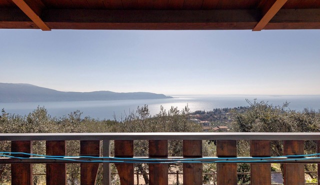 Room 'Camera Familiare Classic' with Lake View, Shared Garden and Wi-Fi