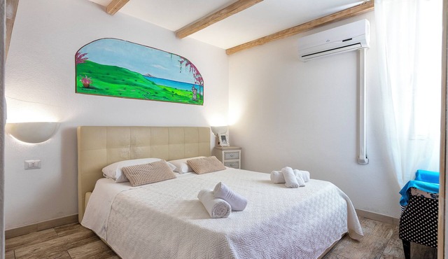 Room 'Oleandro' with Shared Pool, Private Terrace and Air Conditioning