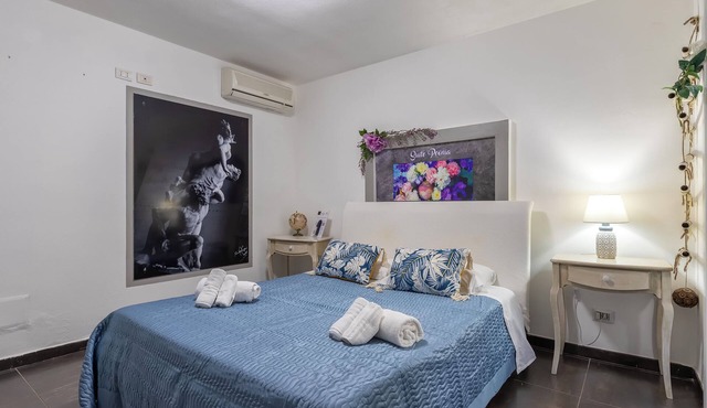 Room 'Peonia' with Shared Pool, Shared Terrace and Air Conditioning