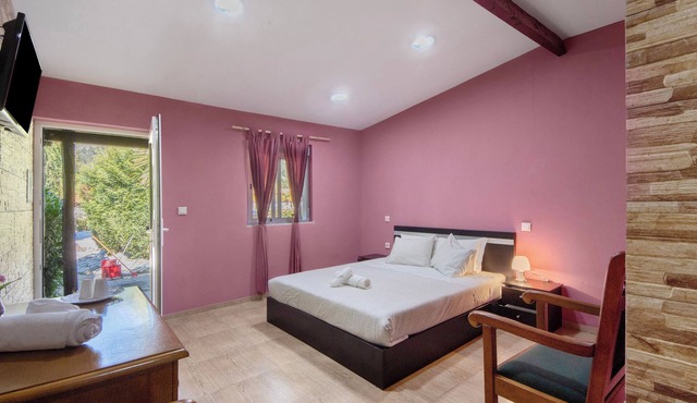 Room 'Quarto 9 - Gojim Casa Rural' with Mountain View, Shared Pool and Wi-Fi