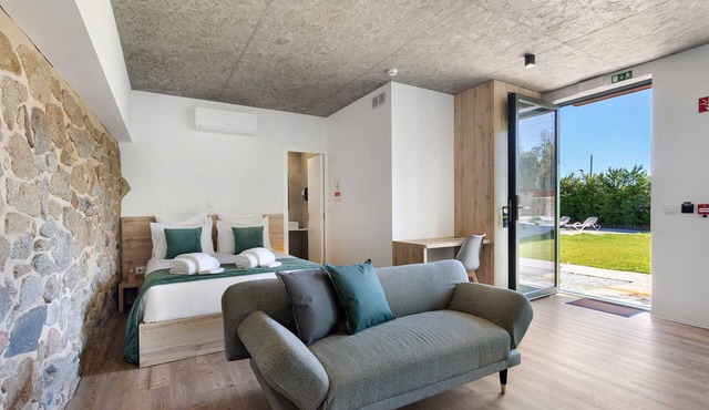 Room 'Studio Duplo Ua04' with Shared Pool, Shared Terrace and Wi-Fi