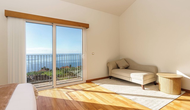 Rosas House, tranquil house, 2 BR, 3 bathrooms with Jacuzzi, Airconditioner & BBQ