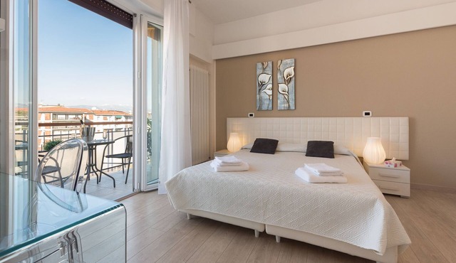 Rosella Apartment ,central -modern, with view !