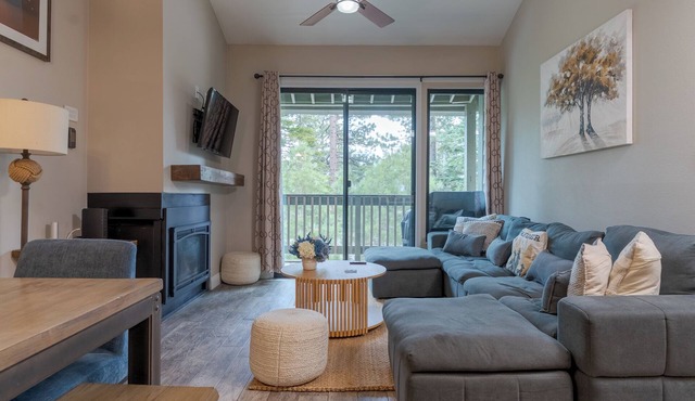 Rustic Modern Condo - Close to Village - Sleeps 10
