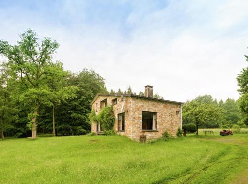 Rustic Retreat in Houvegné