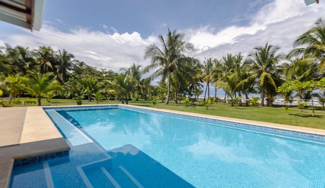 Salvatierra Beachfront Hotel