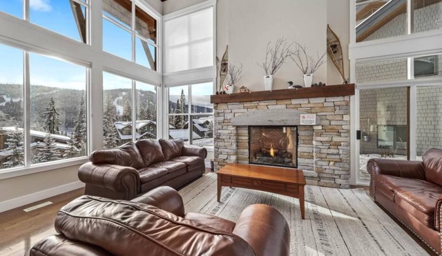 Sasquatch Lodge: Spacious Family Friendly Chalet, 4BR w/Hot Tub and Sauna