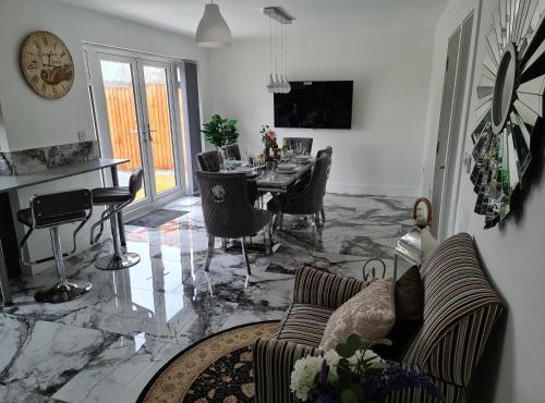 SAV 5 Bed Luxury House Leicestershire