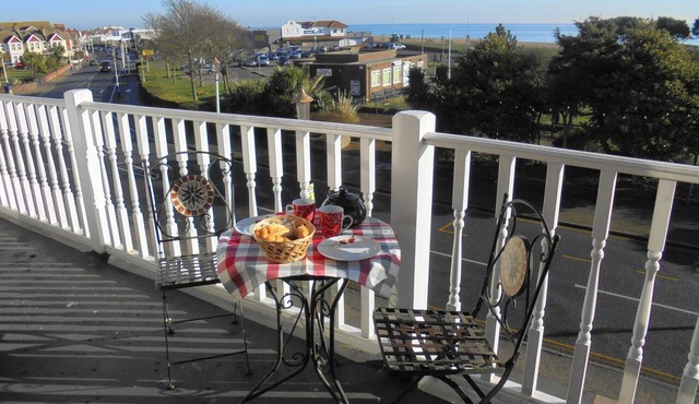 Seabreeze Apartment – Stunning Sea Views & Perfect Location