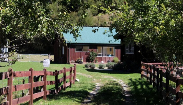 Secluded Cottage Retreat near Kahurangi National Park in Tapawera, South Island