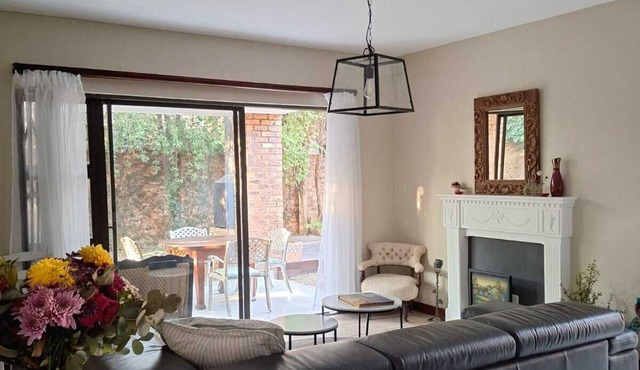 Secure 4-Bedroom Lakeside Cottage – Monthly Rental in Pretoria, South Africa