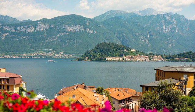 SELF CHECK IN, PRIVATE PARKING, MESMERIZING VIEWS!