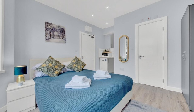 Serviced En-Suite West Drayton near Heathrow