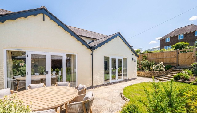 Sheepdown by inspirestays.com - a cottage that sleeps 8 guests in 4 bedrooms