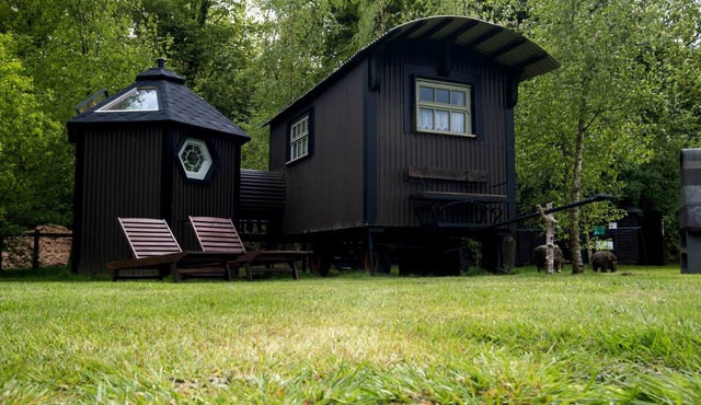 Shepard hut - Hot Tub, Outdoor Shower, Bath