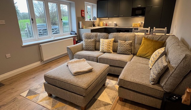 Sheperd's Cottage, Stoats Farm - well appointed two bedroom cottage West Wight