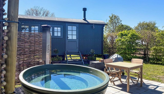 Shepherds Hut - UK49729
