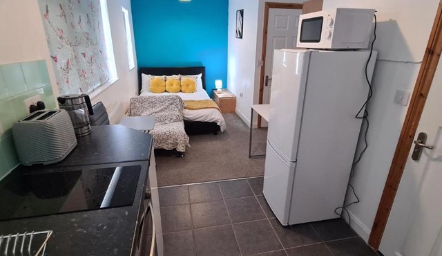 Sheridan House - Self contain flats Long or Short Stay Special Rate Available