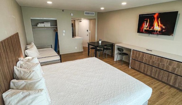 Shine Suites Studio 4