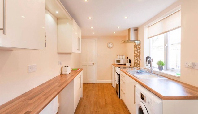 Silver Stag Properties, Charming 2 BR House