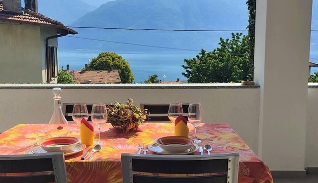 Simone Holiday Appartment with Lake View