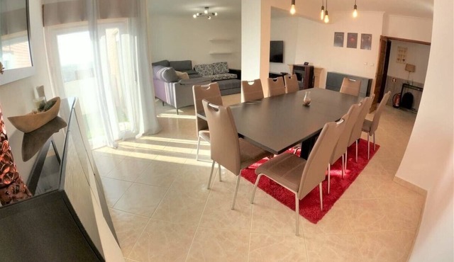 Sintra, T3 duplex with magnificent views and balcony, Tapada das Mercês, Sintra