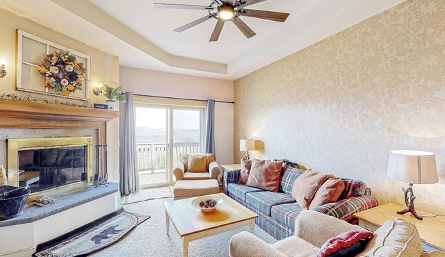 Ski-in/out condo with pool, 2 hot tubs, sauna - short walk to Solitude clubhouse