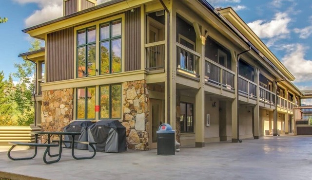 Ski-in/out studio condo with heated underground parking, hot tub & grill