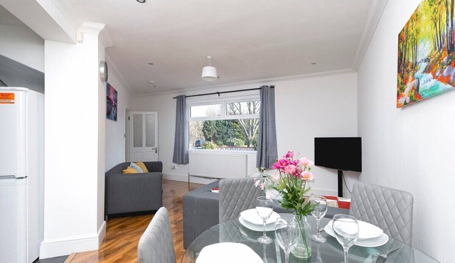 Skyvillion - Enfield 4Bed House w/Garden + Parking