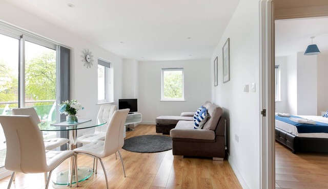 Skyvillion - Tower Point Enfield 1bed W balcony