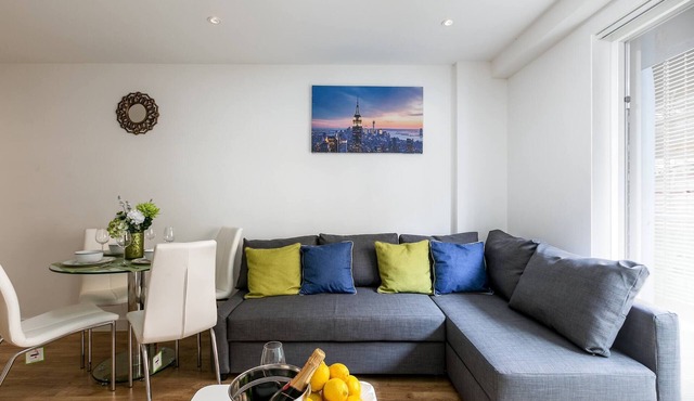 Skyvillion - Tower Point Enfield 2bed Wbalcony