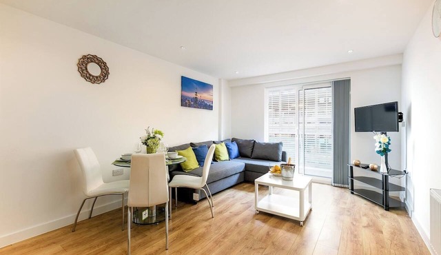 Skyvillion - Tower Point Enfield 2Bed w/Balcony