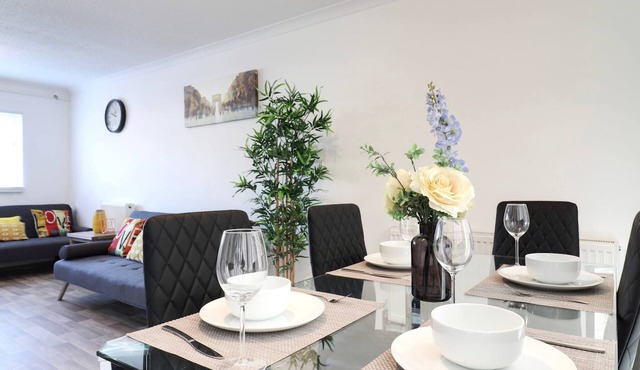 Skyvillion - Valley Way - 3bed House In Stevenage