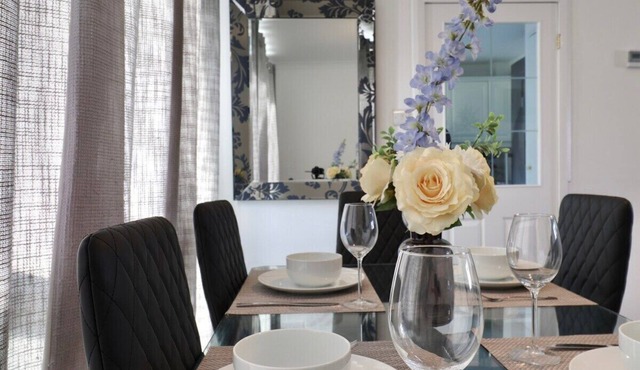 Skyvillion - Valley Way - 3Bed House in Stevenage