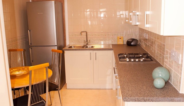 Sleeps 2-4 Self contained home. London (18 mins!)