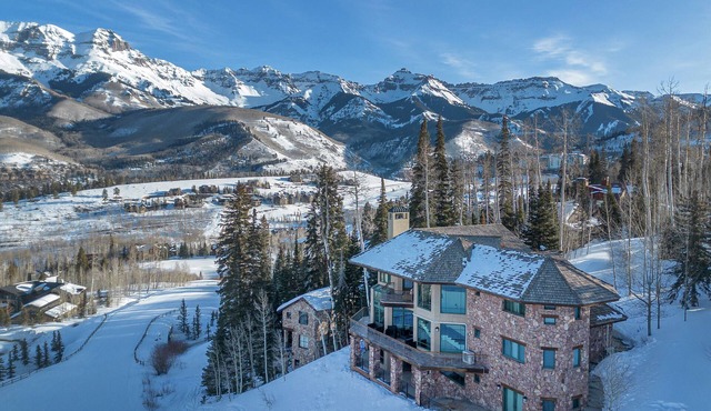 SLOPESIDE VILLA- Luxury Living, Ski-In/Out Access, A/C + Sublime Views