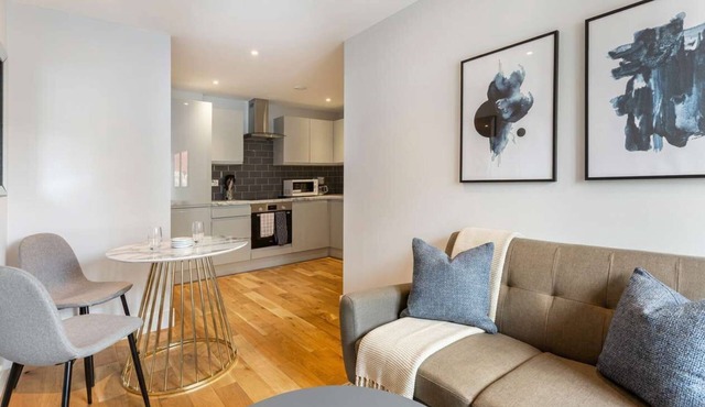 Smart 1BR Apt in Central Eastleigh near Train