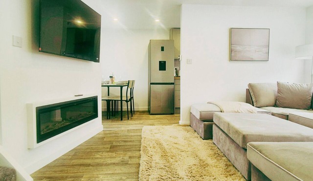 Smart & Luxury 2BR Flat in Calverton