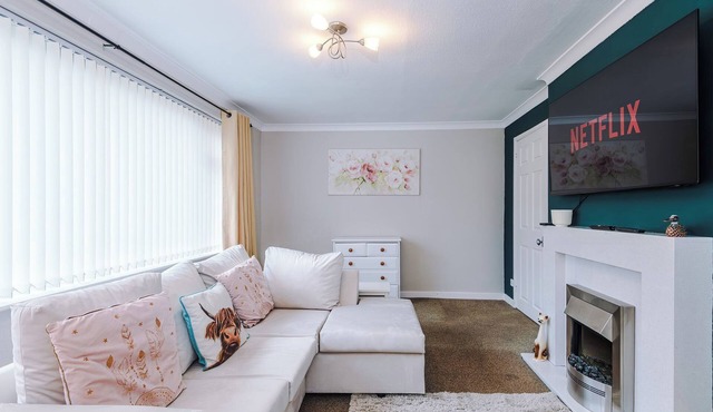 Snug 3BR House | Contractors | Parking | Pool Table