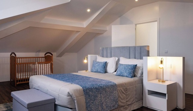 Snuggly Corner by Trip2Portugal