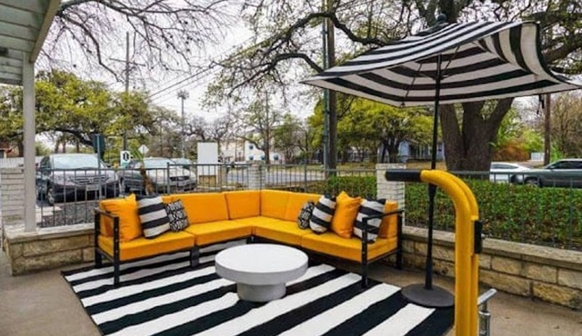 Soco 2BR Comfy Suite w Pool King bed Fast Wifi