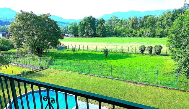 Sofia apartment in Grantola with garden