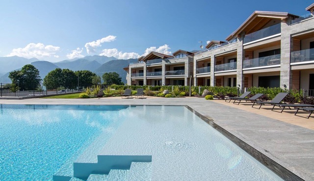 Sole Suites @ Lago Dorato, Luxury, Infinity Pool, Lake & Mountain Views.