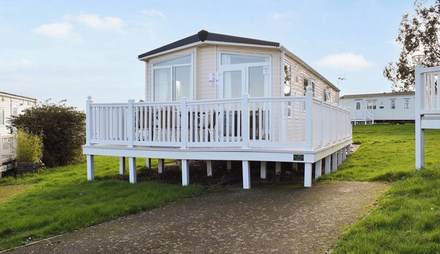 Solent Village 13-UK44072